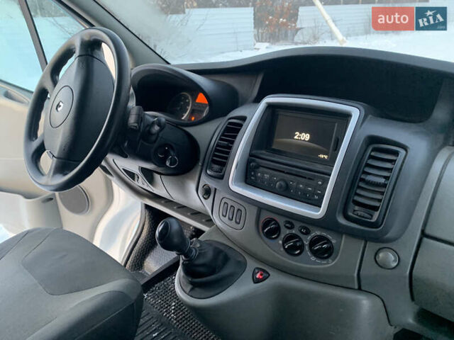 Білий Рено Трафік, об'ємом двигуна 2 л та пробігом 370 тис. км за 10000 $, фото 9 на Automoto.ua