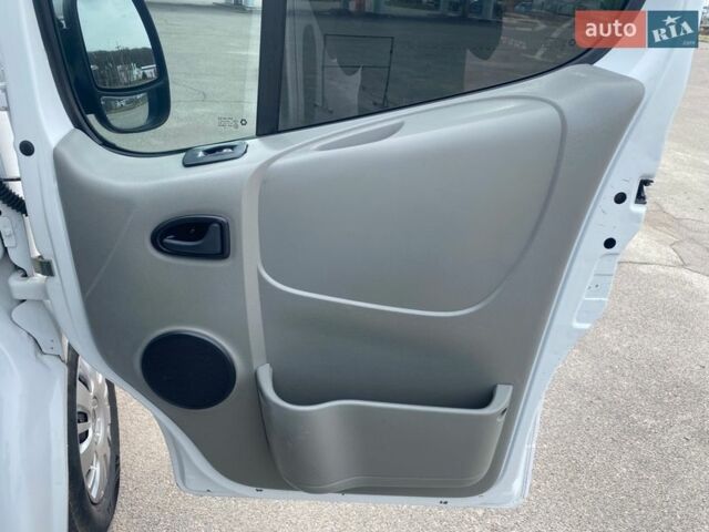 Белый Рено Трафик, объемом двигателя 2 л и пробегом 320 тыс. км за 12250 $, фото 47 на Automoto.ua