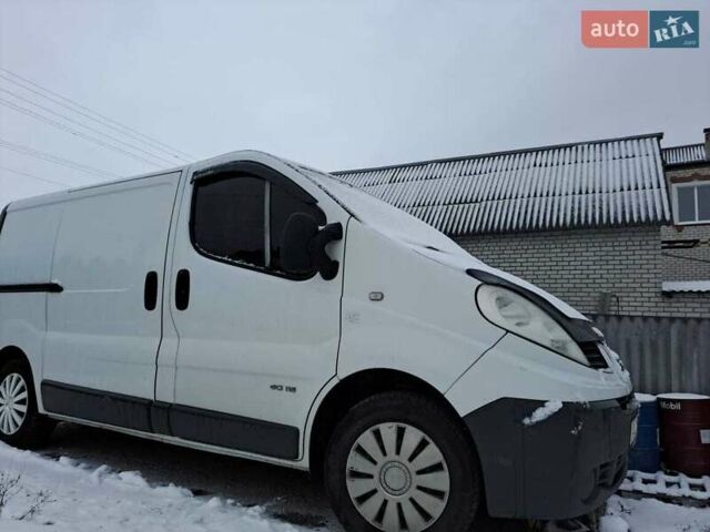 Белый Рено Трафик, объемом двигателя 2 л и пробегом 430 тыс. км за 8300 $, фото 1 на Automoto.ua