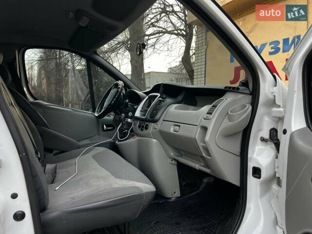 Белый Рено Трафик, объемом двигателя 2 л и пробегом 276 тыс. км за 13500 $, фото 26 на Automoto.ua