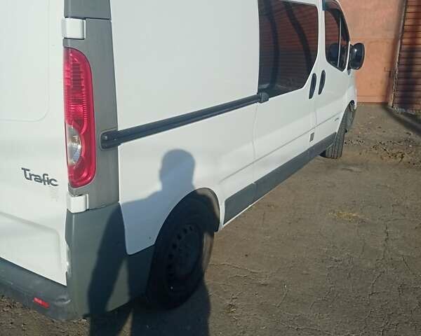 Белый Рено Трафик, объемом двигателя 2 л и пробегом 400 тыс. км за 9500 $, фото 1 на Automoto.ua