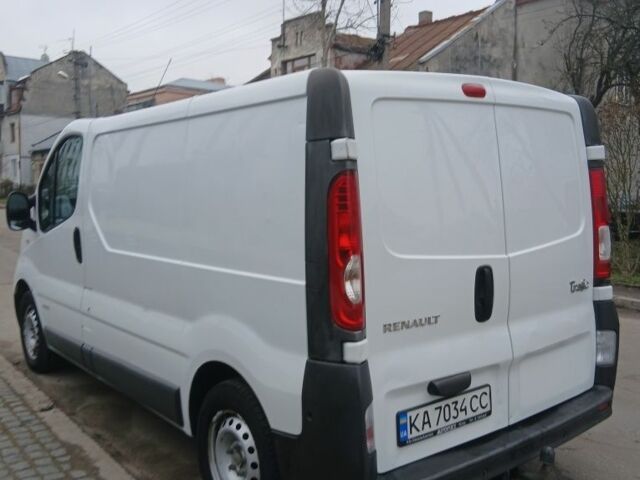 Белый Рено Трафик, объемом двигателя 2 л и пробегом 317 тыс. км за 8745 $, фото 2 на Automoto.ua