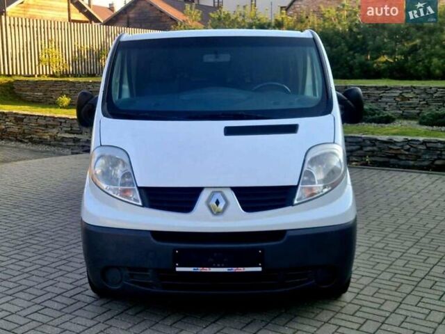 Белый Рено Трафик, объемом двигателя 2 л и пробегом 281 тыс. км за 10000 $, фото 21 на Automoto.ua