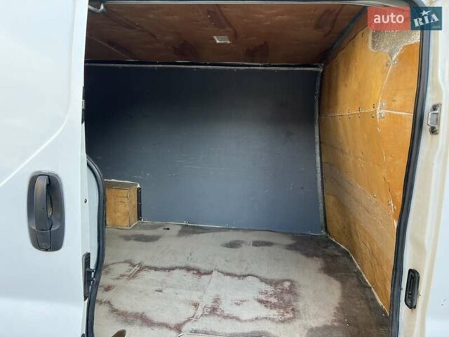 Белый Рено Трафик, объемом двигателя 2 л и пробегом 550 тыс. км за 7200 $, фото 8 на Automoto.ua