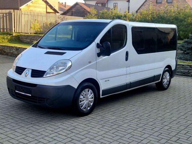 Белый Рено Трафик, объемом двигателя 2 л и пробегом 281 тыс. км за 8000 $, фото 2 на Automoto.ua