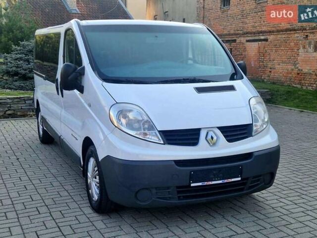 Белый Рено Трафик, объемом двигателя 2 л и пробегом 281 тыс. км за 10000 $, фото 4 на Automoto.ua