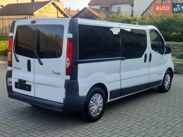 Белый Рено Трафик, объемом двигателя 2 л и пробегом 281 тыс. км за 10000 $, фото 3 на Automoto.ua