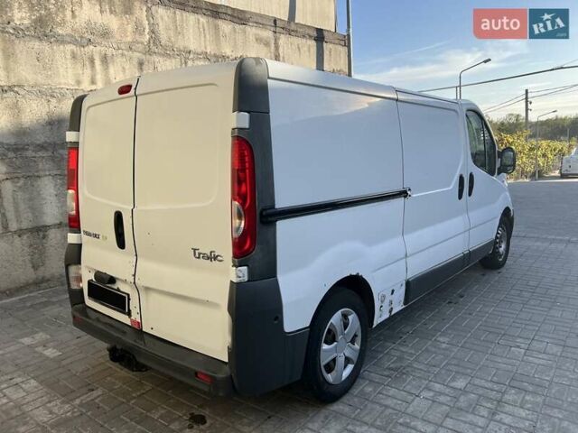 Белый Рено Трафик, объемом двигателя 2 л и пробегом 550 тыс. км за 7200 $, фото 4 на Automoto.ua