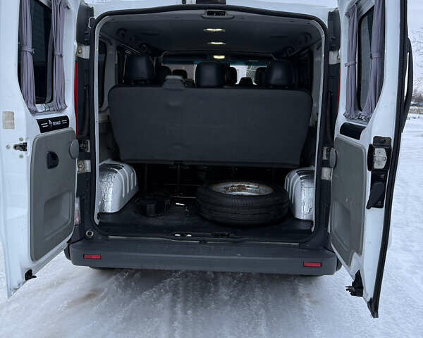 Белый Рено Трафик, объемом двигателя 2 л и пробегом 334 тыс. км за 12400 $, фото 6 на Automoto.ua