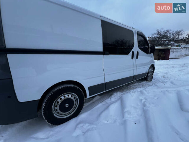 Белый Рено Трафик, объемом двигателя 2 л и пробегом 275 тыс. км за 13000 $, фото 5 на Automoto.ua