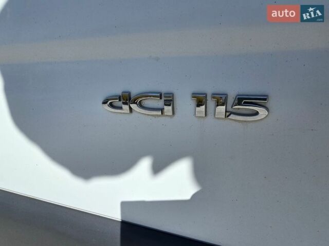 Білий Рено Трафік, об'ємом двигуна 2 л та пробігом 269 тис. км за 13850 $, фото 20 на Automoto.ua