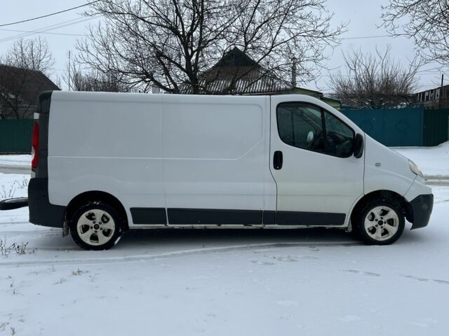 Белый Рено Трафик, объемом двигателя 2 л и пробегом 280 тыс. км за 3200 $, фото 4 на Automoto.ua