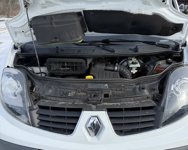 Белый Рено Трафик, объемом двигателя 2 л и пробегом 334 тыс. км за 12400 $, фото 10 на Automoto.ua