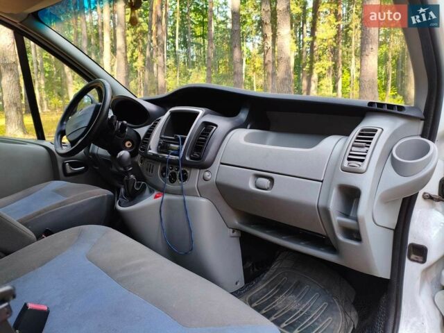 Белый Рено Трафик, объемом двигателя 2 л и пробегом 280 тыс. км за 11800 $, фото 11 на Automoto.ua