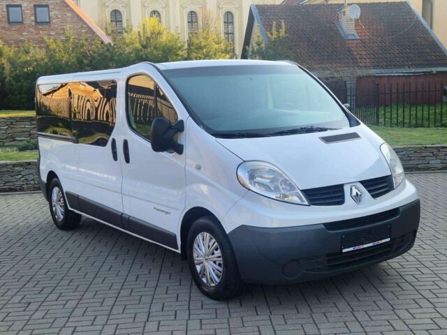 Белый Рено Трафик, объемом двигателя 2 л и пробегом 281 тыс. км за 8000 $, фото 1 на Automoto.ua