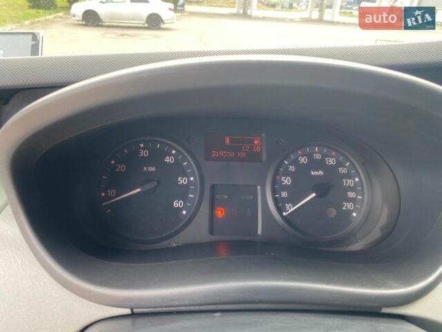 Белый Рено Трафик, объемом двигателя 2 л и пробегом 320 тыс. км за 12250 $, фото 28 на Automoto.ua