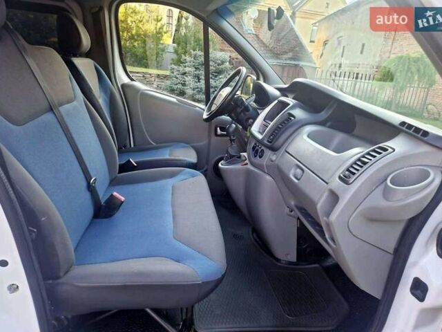 Белый Рено Трафик, объемом двигателя 2 л и пробегом 281 тыс. км за 10000 $, фото 17 на Automoto.ua