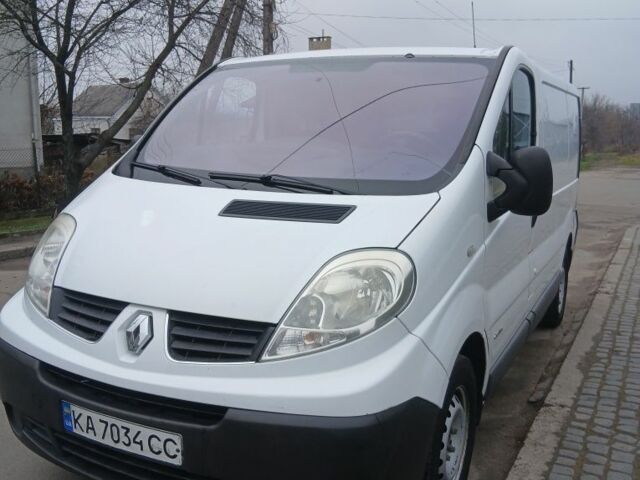 Белый Рено Трафик, объемом двигателя 2 л и пробегом 317 тыс. км за 8745 $, фото 1 на Automoto.ua