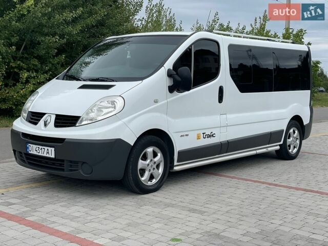 Белый Рено Трафик, объемом двигателя 2 л и пробегом 270 тыс. км за 14500 $, фото 2 на Automoto.ua