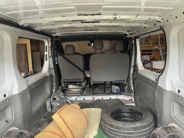 Белый Рено Трафик, объемом двигателя 2 л и пробегом 270 тыс. км за 3000 $, фото 7 на Automoto.ua