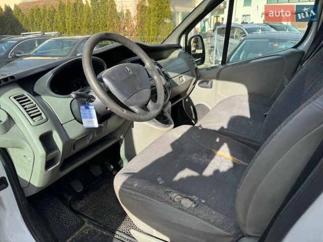 Білий Рено Трафік, об'ємом двигуна 2 л та пробігом 200 тис. км за 4950 $, фото 3 на Automoto.ua