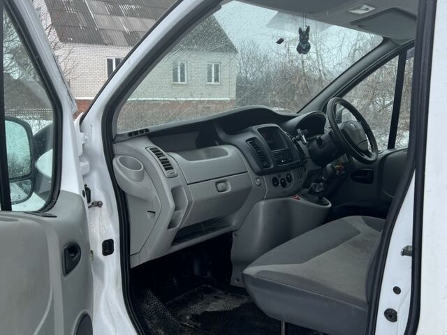 Белый Рено Трафик, объемом двигателя 2 л и пробегом 280 тыс. км за 3200 $, фото 10 на Automoto.ua