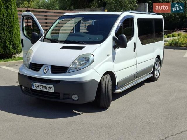 Белый Рено Трафик, объемом двигателя 2 л и пробегом 290 тыс. км за 13500 $, фото 4 на Automoto.ua