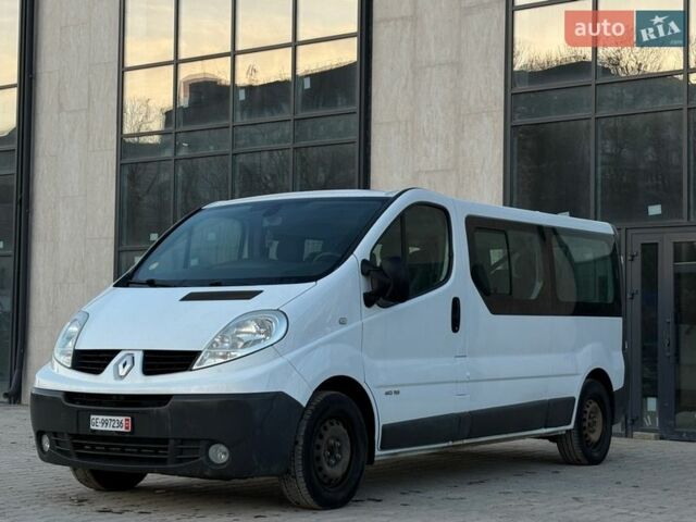 Белый Рено Трафик, объемом двигателя 2 л и пробегом 220 тыс. км за 14990 $, фото 1 на Automoto.ua