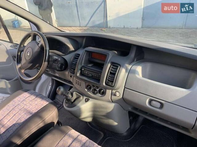 Белый Рено Трафик, объемом двигателя 2 л и пробегом 246 тыс. км за 9000 $, фото 7 на Automoto.ua