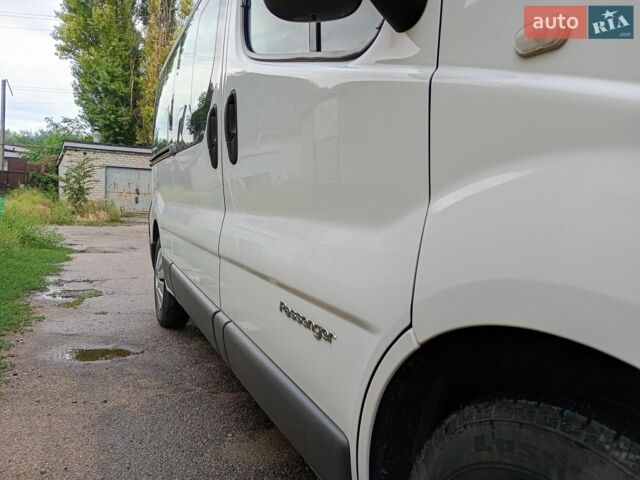 Белый Рено Трафик, объемом двигателя 2 л и пробегом 368 тыс. км за 12300 $, фото 9 на Automoto.ua
