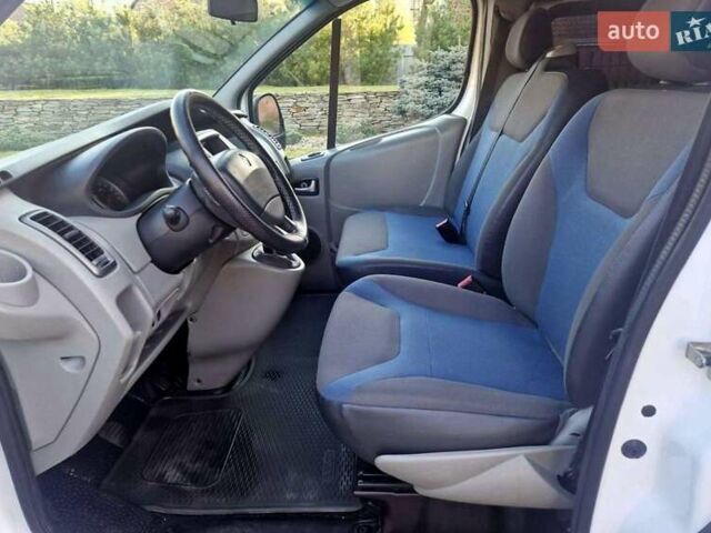 Белый Рено Трафик, объемом двигателя 2 л и пробегом 281 тыс. км за 10000 $, фото 19 на Automoto.ua