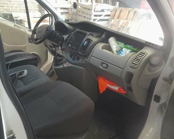 Білий Рено Трафік, об'ємом двигуна 2 л та пробігом 316 тис. км за 10500 $, фото 2 на Automoto.ua