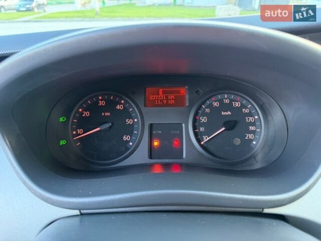 Білий Рено Трафік, об'ємом двигуна 2 л та пробігом 221 тис. км за 12700 $, фото 17 на Automoto.ua