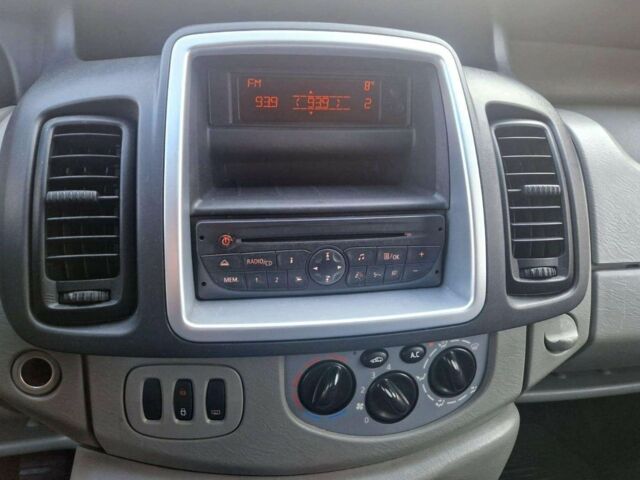 Белый Рено Трафик, объемом двигателя 2 л и пробегом 281 тыс. км за 8000 $, фото 19 на Automoto.ua