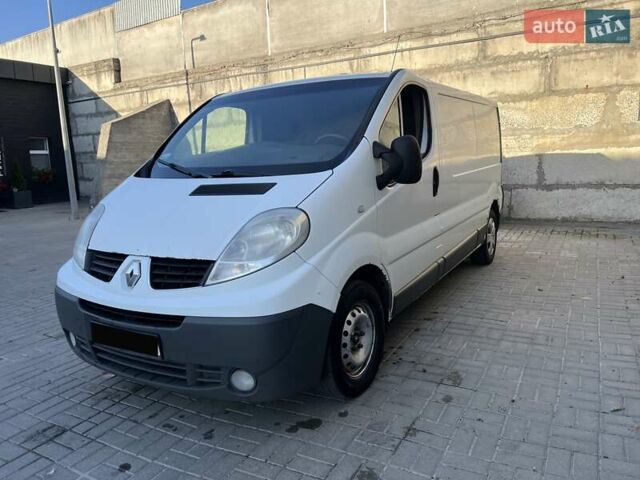 Белый Рено Трафик, объемом двигателя 2 л и пробегом 550 тыс. км за 7200 $, фото 2 на Automoto.ua