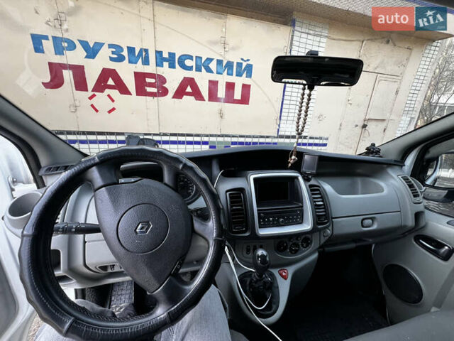Белый Рено Трафик, объемом двигателя 2 л и пробегом 276 тыс. км за 13500 $, фото 19 на Automoto.ua