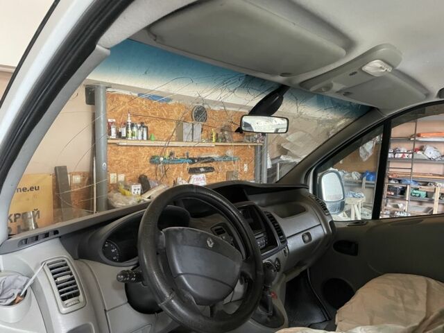 Белый Рено Трафик, объемом двигателя 2 л и пробегом 270 тыс. км за 3000 $, фото 6 на Automoto.ua