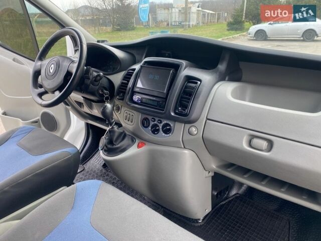 Белый Рено Трафик, объемом двигателя 2 л и пробегом 320 тыс. км за 12250 $, фото 44 на Automoto.ua