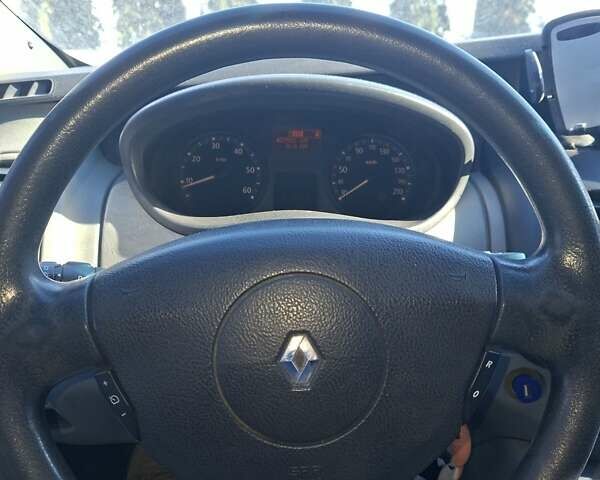 Белый Рено Трафик, объемом двигателя 2 л и пробегом 437 тыс. км за 9000 $, фото 5 на Automoto.ua