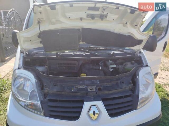Белый Рено Трафик, объемом двигателя 2 л и пробегом 317 тыс. км за 10500 $, фото 16 на Automoto.ua