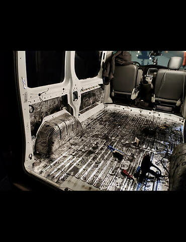 Білий Рено Трафік, об'ємом двигуна 2 л та пробігом 200 тис. км за 13500 $, фото 28 на Automoto.ua