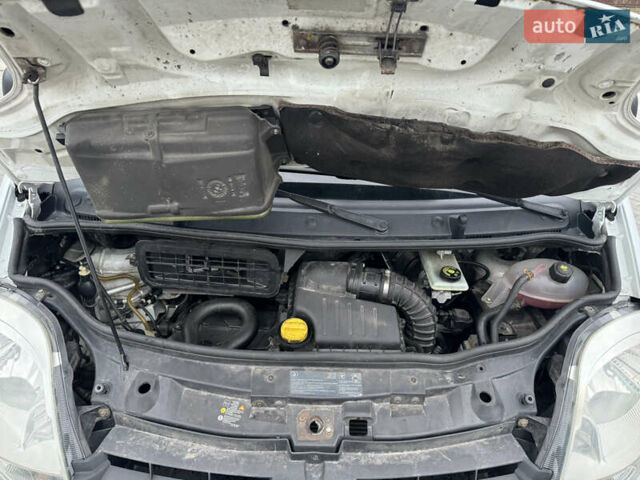 Белый Рено Трафик, объемом двигателя 2 л и пробегом 315 тыс. км за 8300 $, фото 27 на Automoto.ua