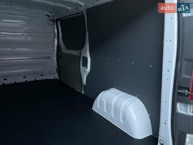 Белый Рено Трафик, объемом двигателя 2 л и пробегом 208 тыс. км за 12900 $, фото 44 на Automoto.ua