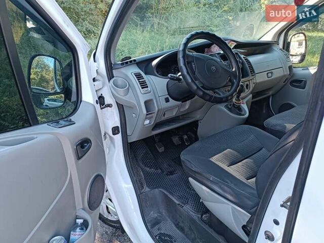 Білий Рено Трафік, об'ємом двигуна 2 л та пробігом 299 тис. км за 9999 $, фото 17 на Automoto.ua