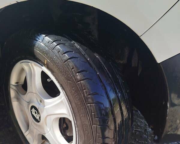 Белый Рено Трафик, объемом двигателя 2 л и пробегом 317 тыс. км за 10500 $, фото 5 на Automoto.ua