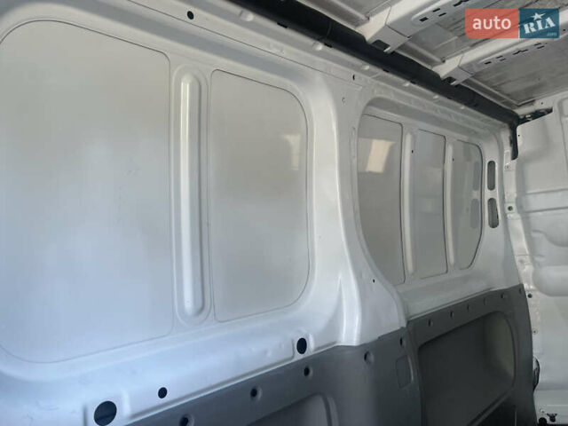 Белый Рено Трафик, объемом двигателя 2 л и пробегом 203 тыс. км за 9950 $, фото 82 на Automoto.ua