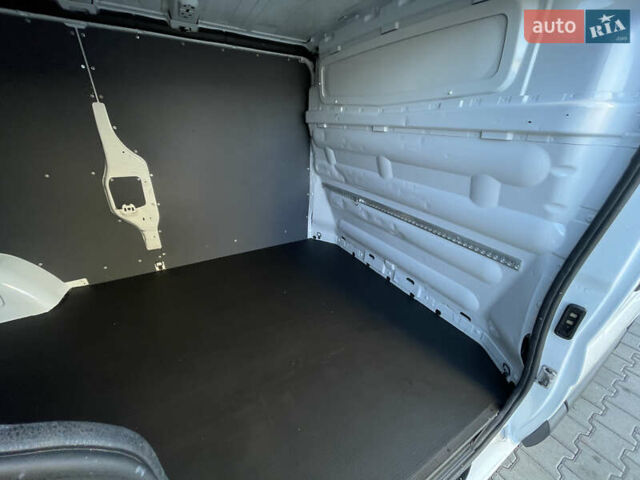 Белый Рено Трафик, объемом двигателя 2 л и пробегом 208 тыс. км за 12900 $, фото 49 на Automoto.ua