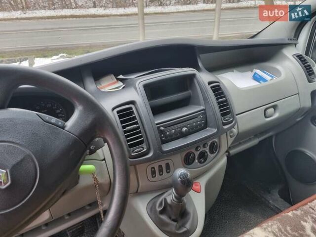 Белый Рено Трафик, объемом двигателя 2 л и пробегом 286 тыс. км за 9800 $, фото 7 на Automoto.ua