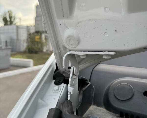 Белый Рено Трафик, объемом двигателя 2 л и пробегом 252 тыс. км за 12550 $, фото 42 на Automoto.ua