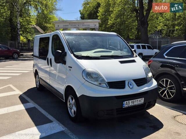 Белый Рено Трафик, объемом двигателя 2 л и пробегом 353 тыс. км за 12800 $, фото 1 на Automoto.ua